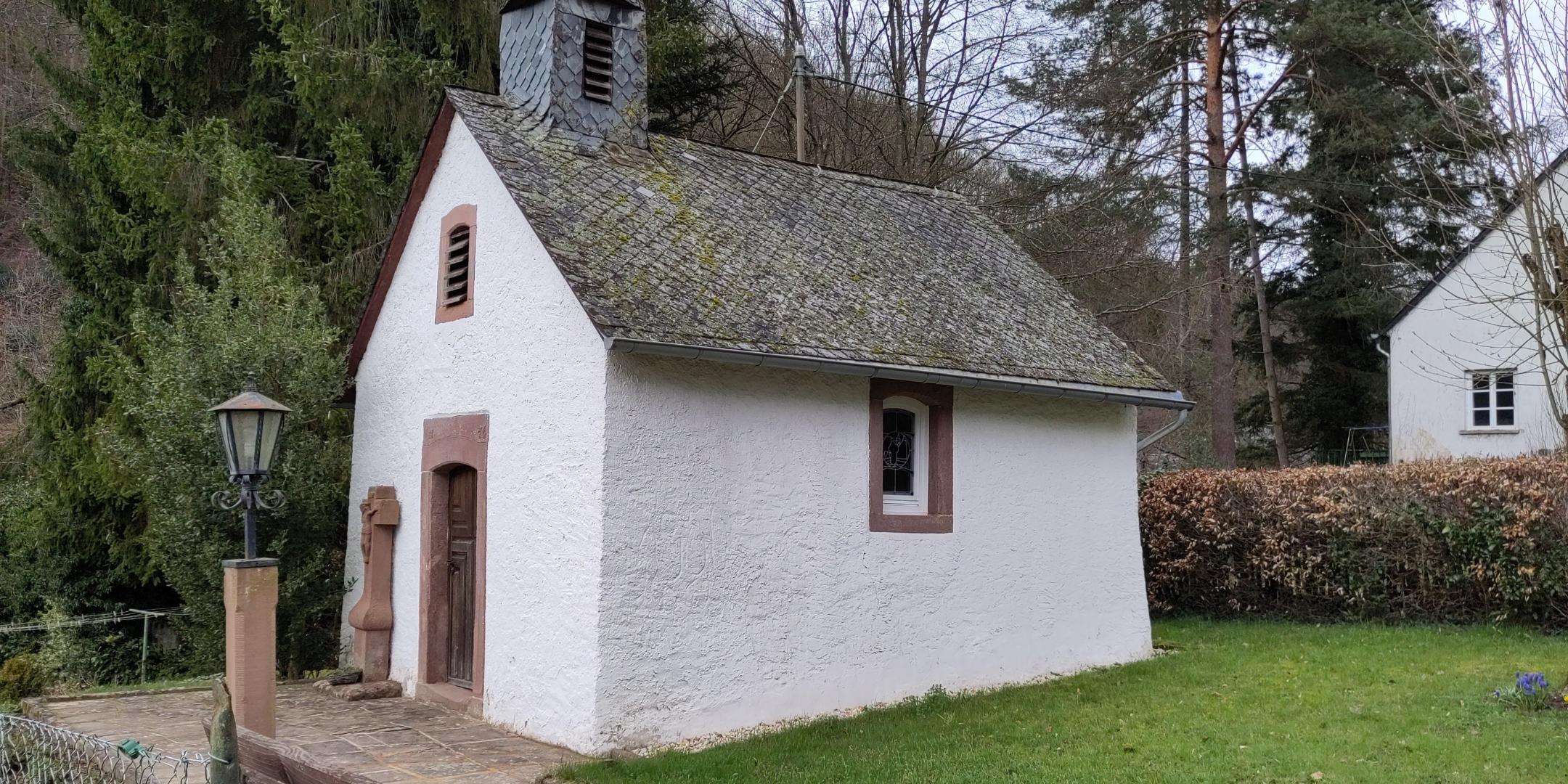 Außenansicht von der Kapelle Daufenbach