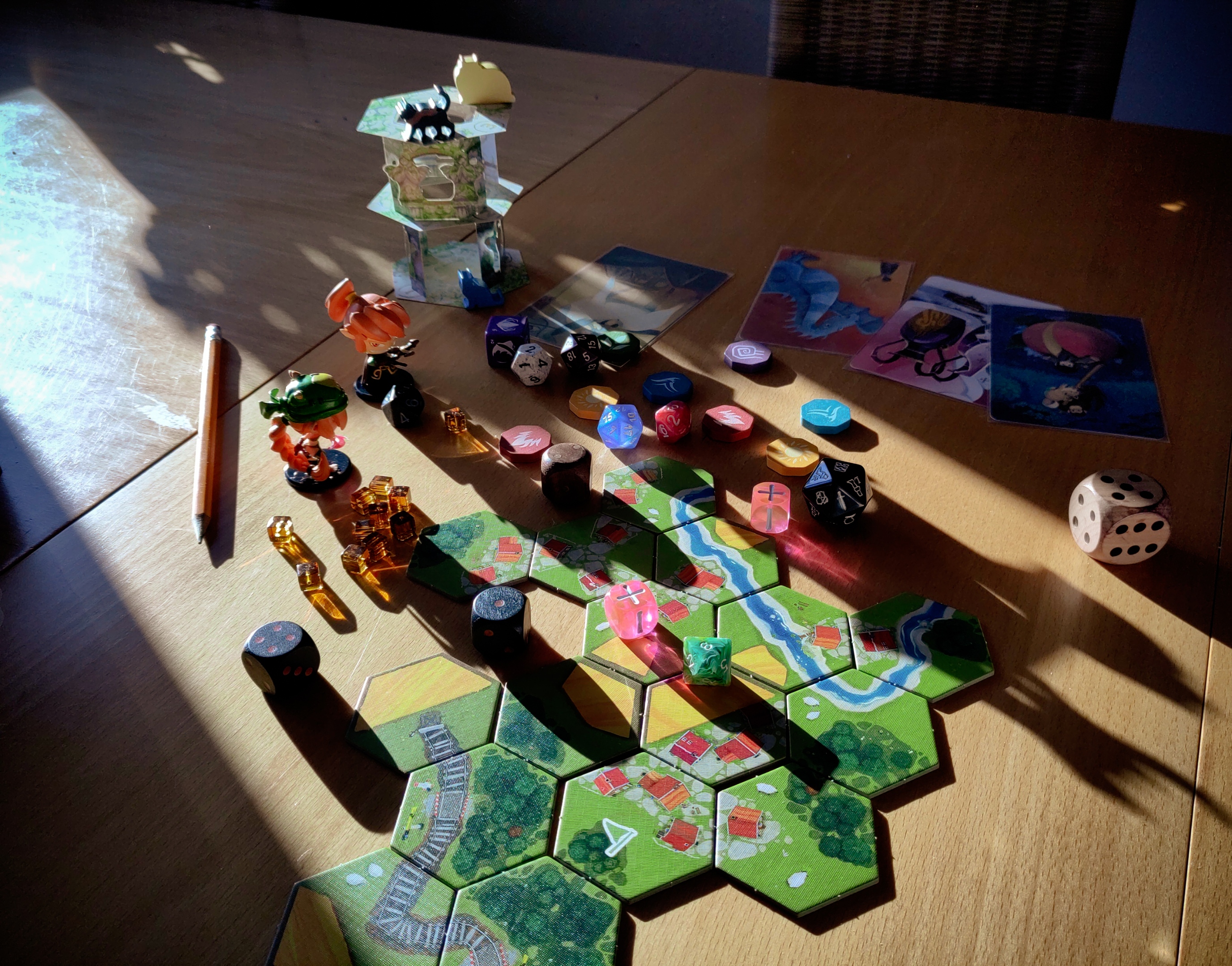 Verschiedene Spielmaterialien aus verschiedenen Spielen
